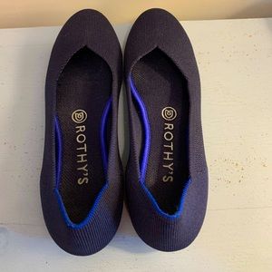Navy blue Rothy’s flats in size 7.5